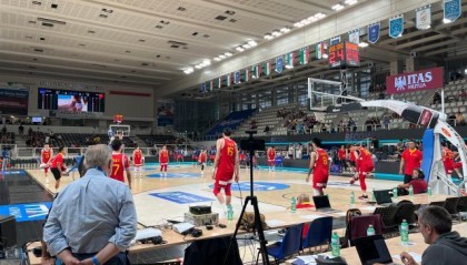 虎扑体育-【现场】乔氏男篮焕然一新 李凯尔今夜正式亮相