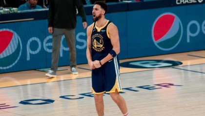 虎扑直播-【现场】大通中心疯狂一夜 勇士彰显伟大的冠军之心